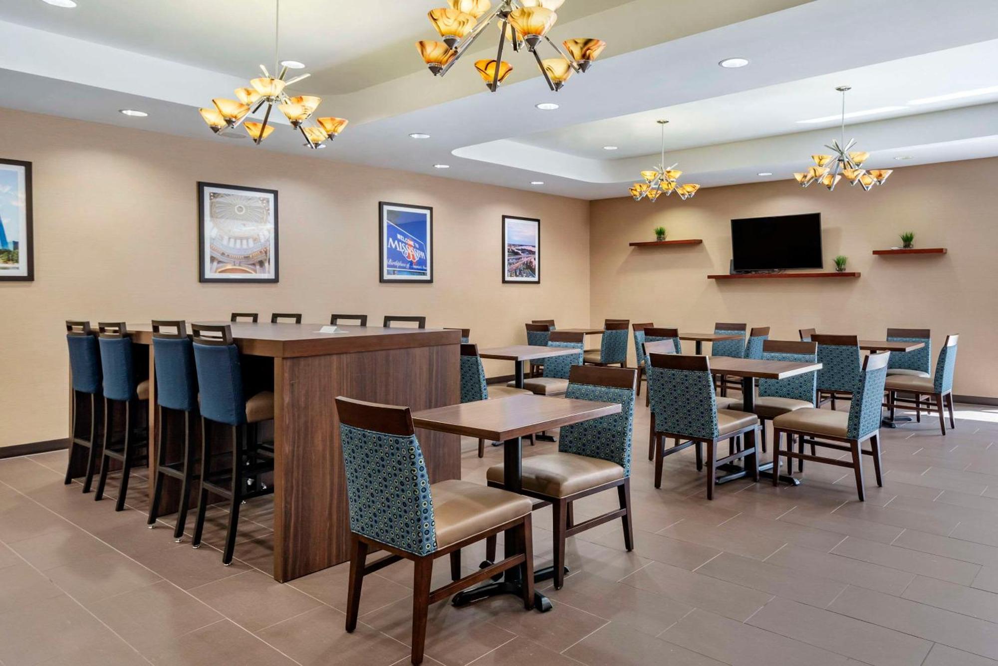 Comfort Suites Airport Luckney Exterior foto
