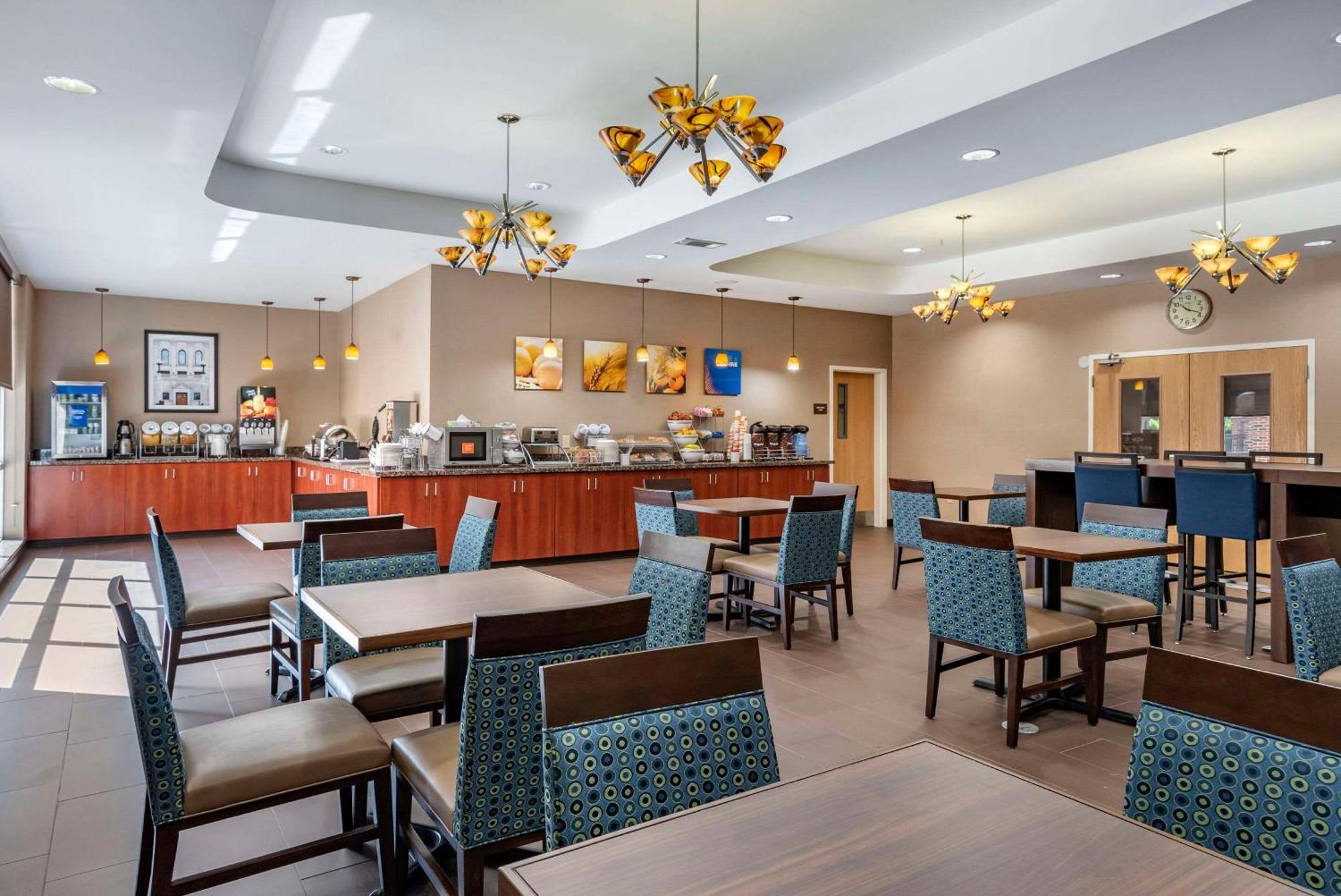 Comfort Suites Airport Luckney Exterior foto